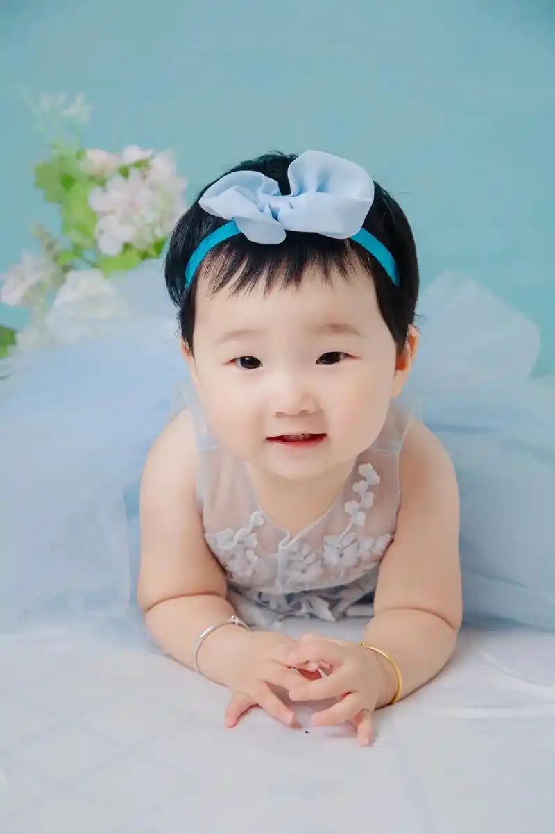 感谢摄影工作室漂亮的小姐姐一直很耐心的逗宝 - 抖音