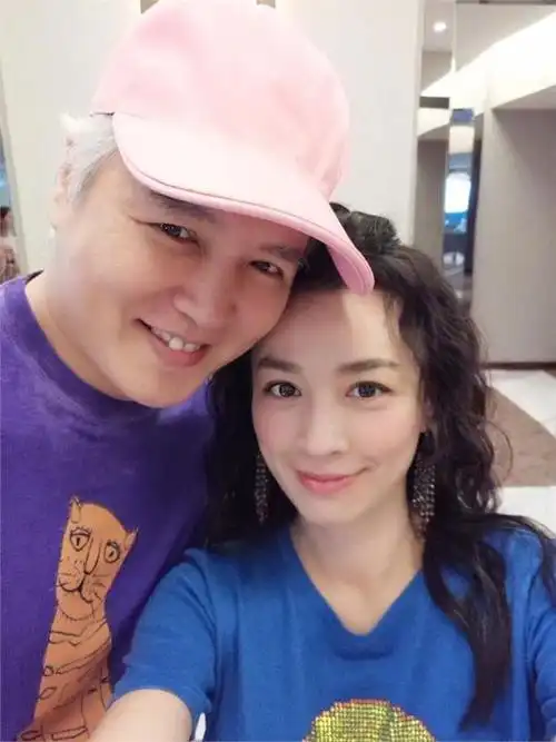 为大10岁老公生孩子,9次试管才成功,如今一家人看著像祖孙三代