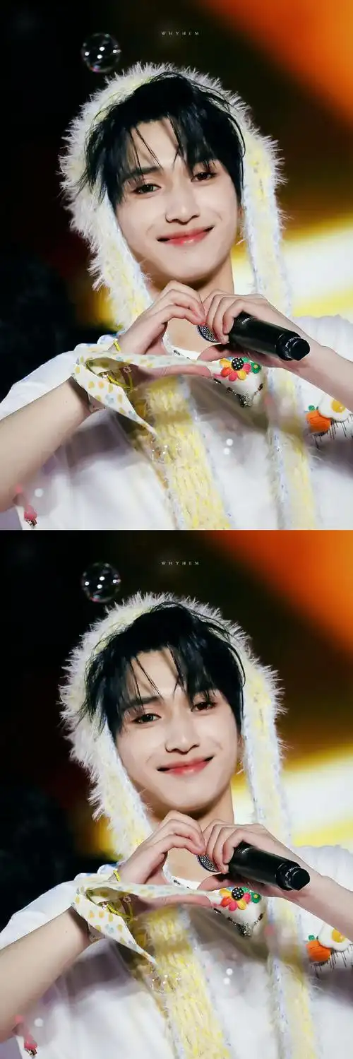 严浩翔脸颊比心