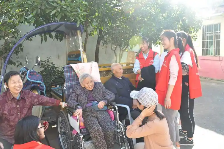 你我共前行——生科学院志愿者组织前往天勤敬老院志愿服务