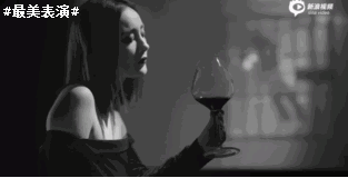 即使在《美人心计》和《孤岛惊魂》里,她的表演也撑得起场子.