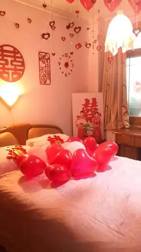 贝贝的闺房!今天布置得格外喜庆!