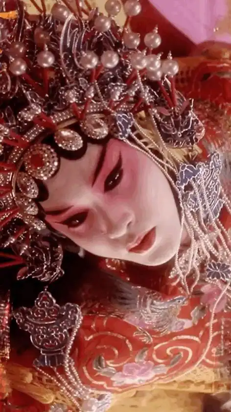 哥哥的一举一动都是在创造经典,多少年过去了程蝶衣还是第一个浮现在