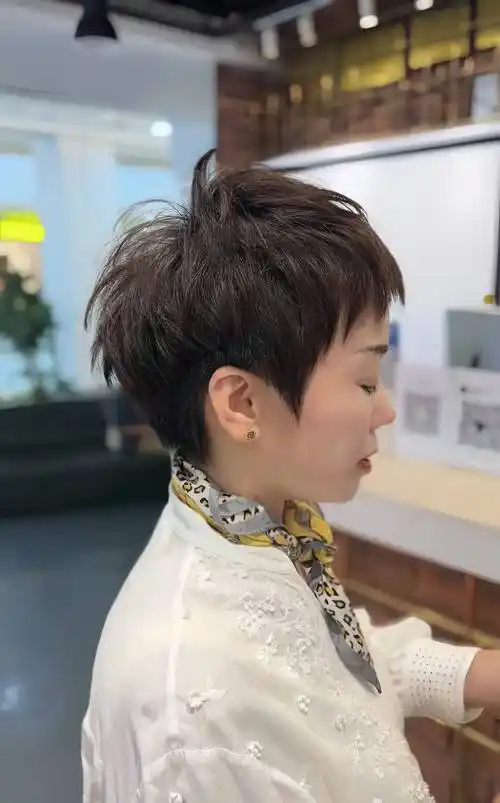 爆款女士短发来了,个性时尚有特色,喜欢别错过