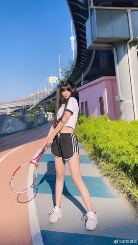 kpl解说琪琪晒照今天是网球style