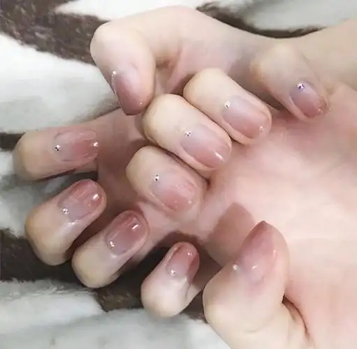 大气精致不过分张扬的学生甲,选这样的美甲款式!