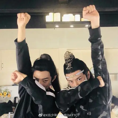 肖战凌晨晒照为王一博庆生本尊出面打假高仿号