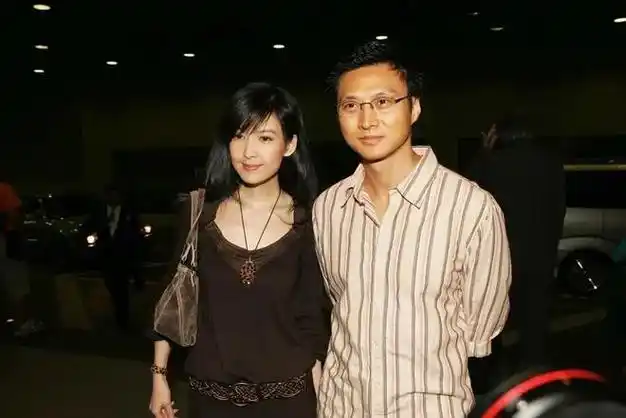 56岁"玉女掌门人"周慧敏素颜曝光,自言崇尚自然美,不喜欢p图|倪震