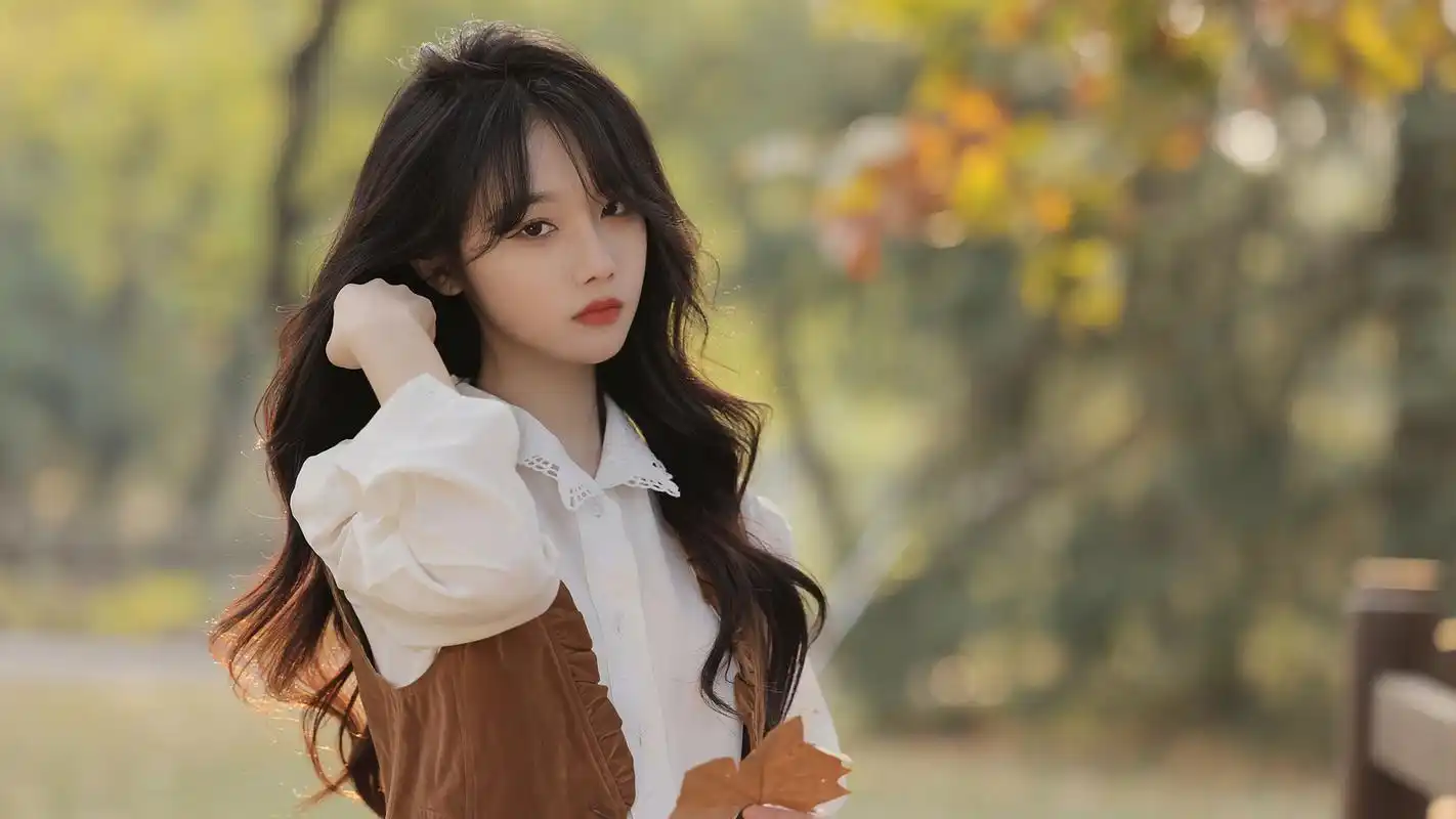 宋昕冉 户外 秋天 树叶 美女 壁纸