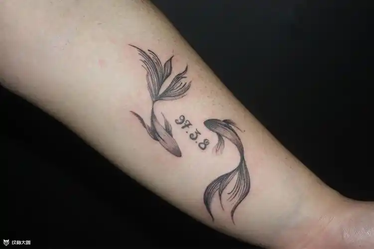 一个双鱼座的小哥哥,把自己的星座纹在了身上,要求清新自然优雅_纹身