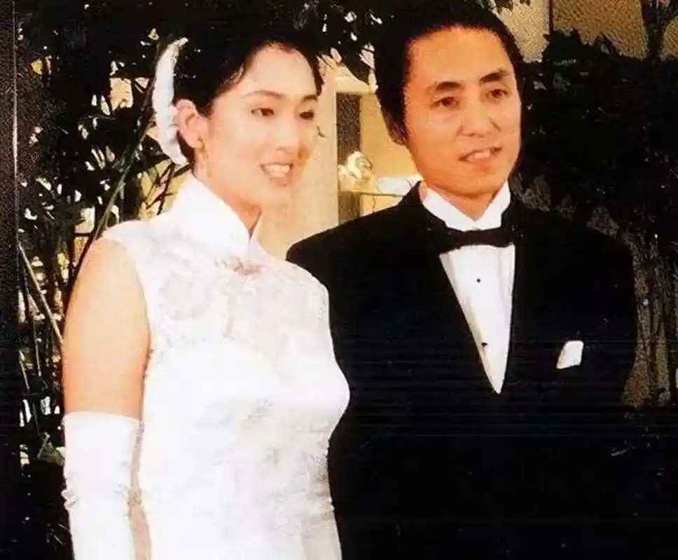 2001年,张艺谋和王海珍两个人在澳洲共进晚餐,期间喝了一点小酒