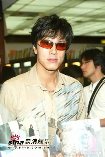 组图林心如韩宰锡宣传紫藤恋展露迷人笑容