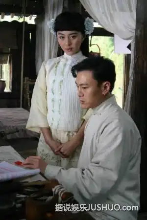 网曝范冰冰初恋男友是李解昔日激吻剧照曝光