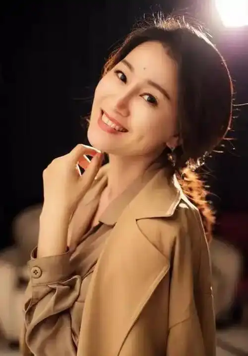 演员郭广平:妻子小他11岁,36岁喜当爹,15份报纸背后的心酸父爱