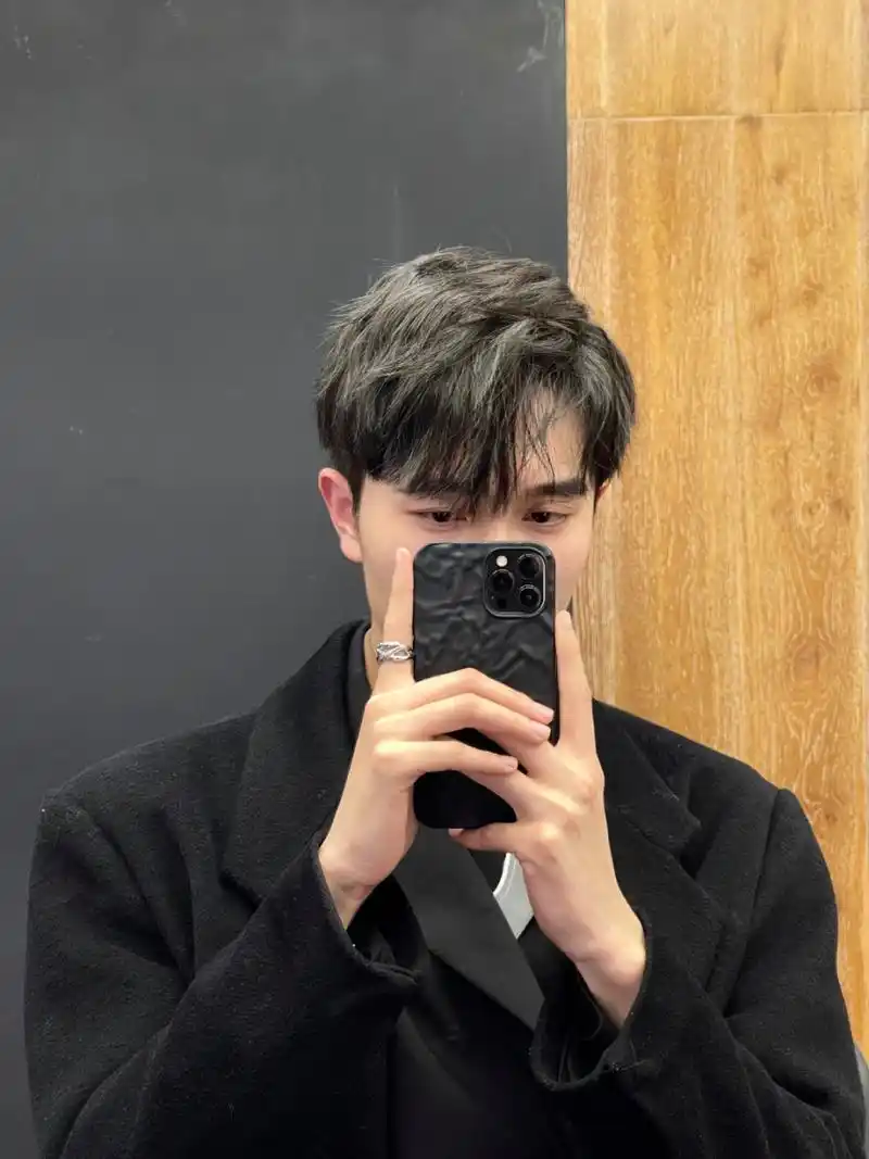 男生发色推荐|低调又好看|试错率低|不用漂 26岁第一次染头发,其实