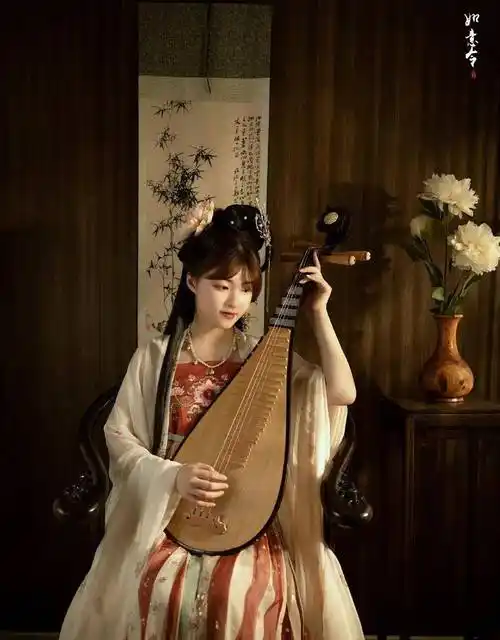 《暴君的鲛人崽崽三岁啦》:大暴君没有防住自家女儿她自己爬墙了