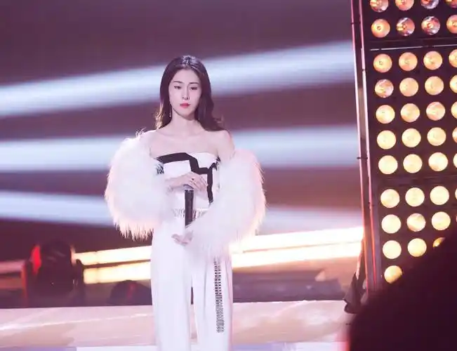 张碧晨回归好声音 助力那英寻天籁之音_中国_节目_师徒