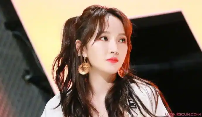 孟佳晒照公布恋情 孟佳男友竟是富二代elroy资料遭扒 孟佳男友elroy