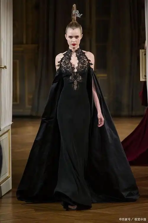 甘肃一对新人正举行婚礼,可新娘穿的是黑色婚礼服,这有什么寓意