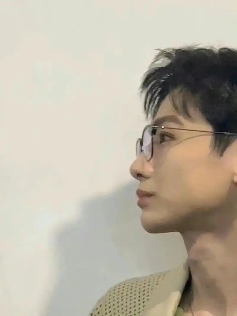 白敬亭圈外女友视角