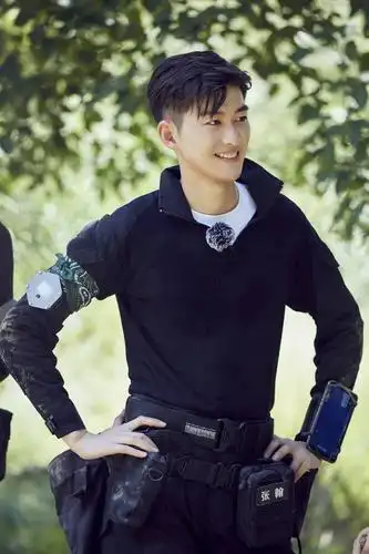 温暖的张翰,迷人的微笑