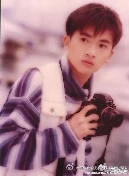 给我发一张苏有朋小时候,要我没看见过的,多点