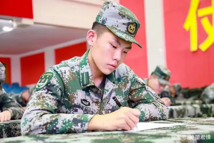 陆军,首批少尉军官授衔入营