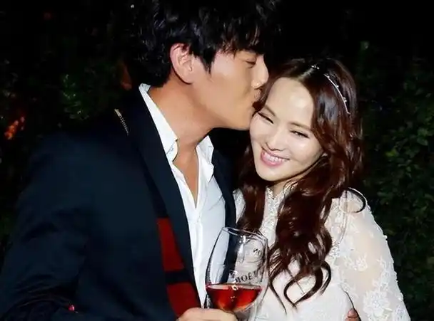 从戏混子到中年顶流浪荡子秦昊的成功离不开妻子的滋养