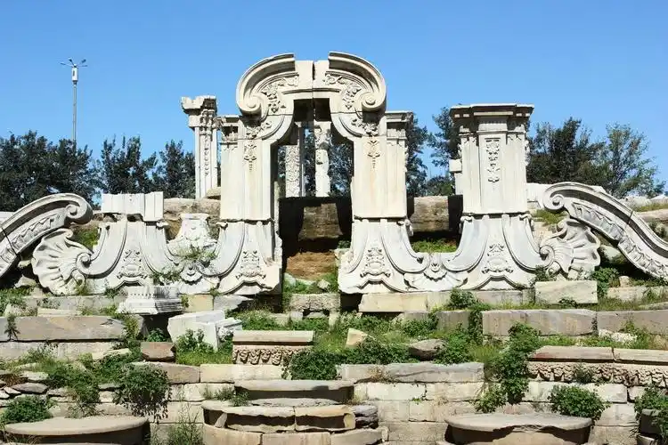 废墟中的圆明园北京旅游景点