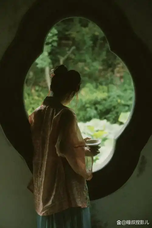 古典创作中的背影杀:  在古风照片中,在创作现场,特别不能错过的,每一