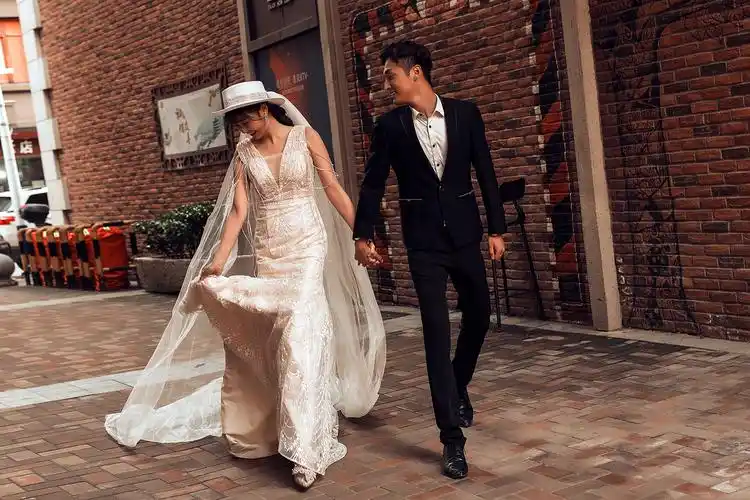 摄影师西蒙的婚纱摄影作品《街景婚照》