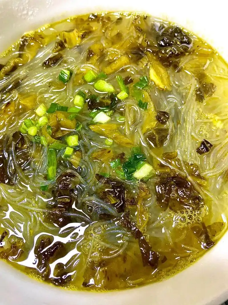 97开胃暖胃简单快速丨酸菜粉丝汤03 我认为这汤绝对是开胃界扛把
