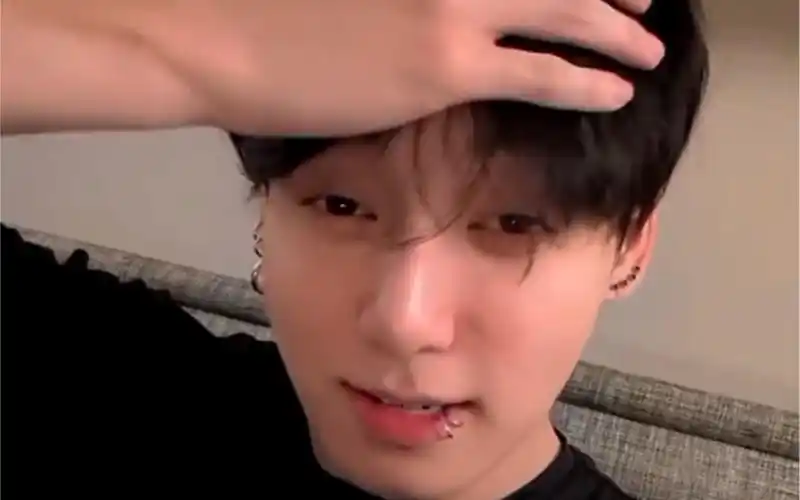 田柾国金珉奎车银优床上的风格