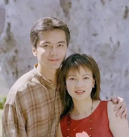 "滥情"的许亚军:四任妻子都是演员,一个比一个漂亮让人羡慕