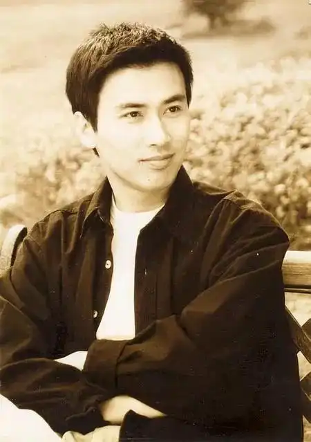 刚才看到关于他的一个帖子终于想起来,张彬彬不就是年轻版的柳云龙吗?