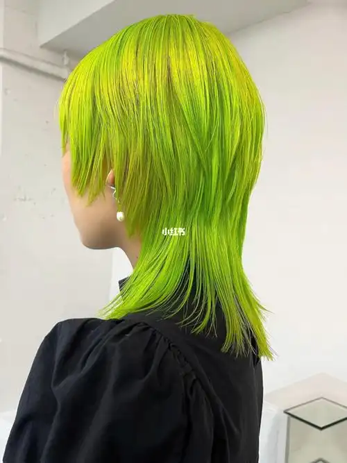 鲻鱼头绿色头发又染头发了太喜欢了