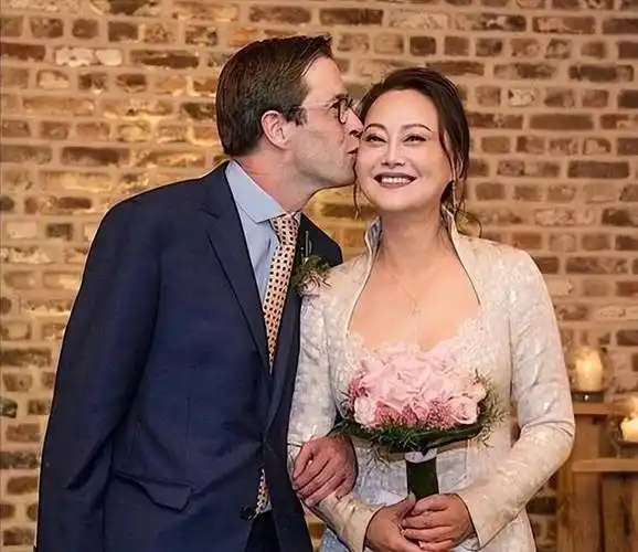 大宋佳:夫患病带女儿远行,随后嫁给美国地产巨头,现况何如?