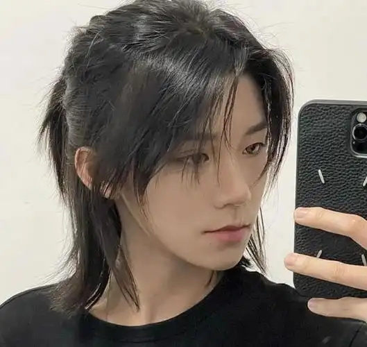 男性时尚新宠:狼尾发型,适合你的脸型吗?