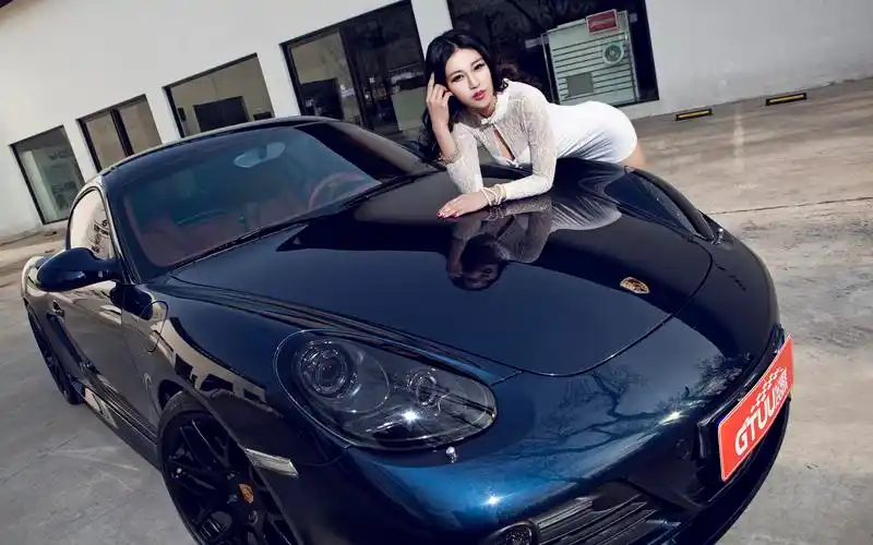 保时捷性感美女桌面壁纸之改装车