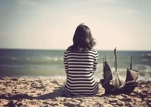 文艺范女生单人背影图片_唯美意境图片_窝窝qq网