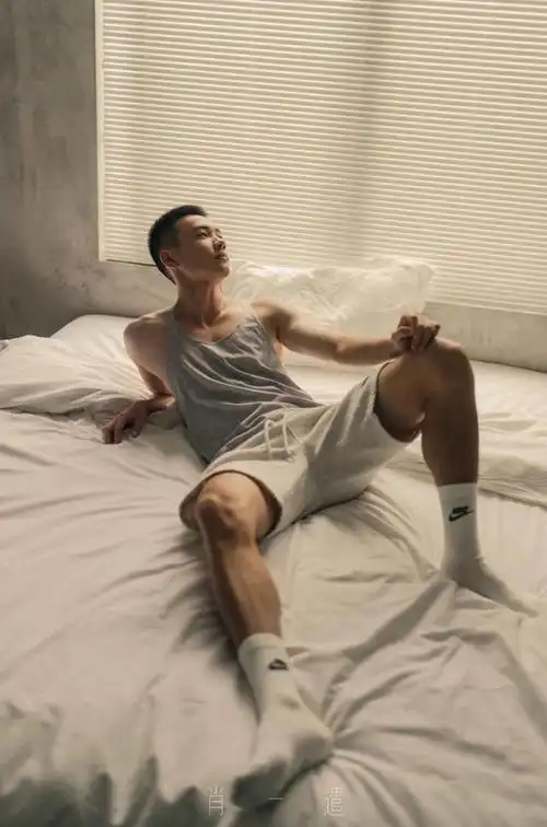 奶凶寸头田径体育生,被这个超帅腹肌小奶狗的写真治愈了!