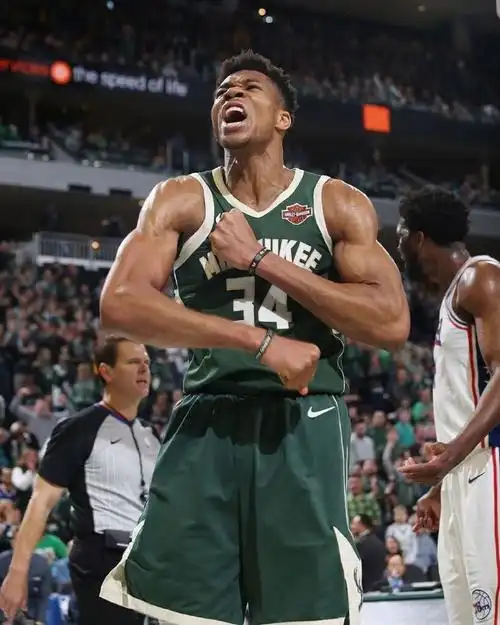 从瘦竹竿到魔鬼筋肉人新科mvp字母哥的恐怖进化