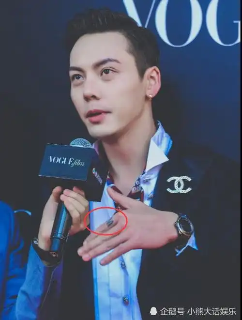 把纹身当戒指陈伟霆食指纹字母蔡依林纹的女生都不喜欢