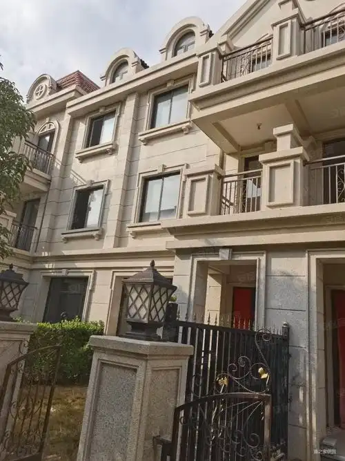 世茂御海墅5室2厅2卫174.36㎡南北950万