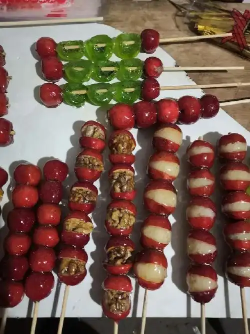 纯手工冰糖葫芦,酸甜可口,样式新颖,这味道真不错