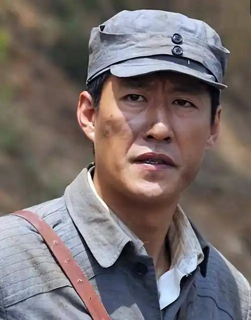 可能是《雪豹》意外爆火,那几年莫名兴起了抗日剧热潮,从此一发不可