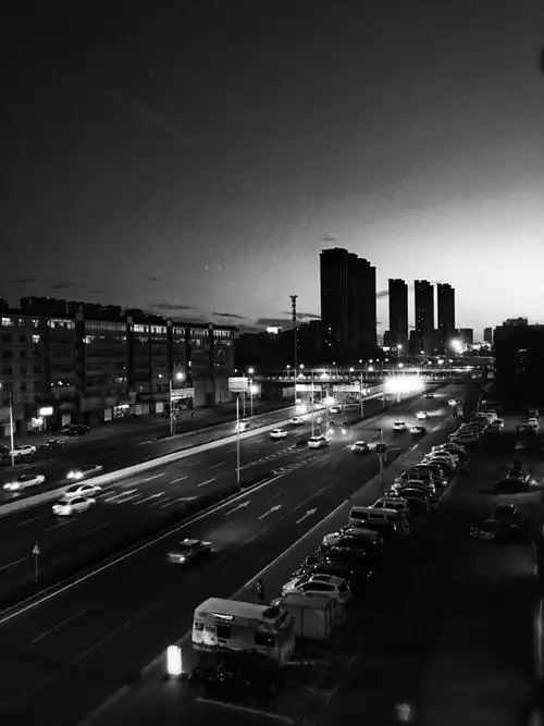 不是暮色降临的时候容易想得多,而是黑夜带… - 堆糖,美图壁纸兴趣社