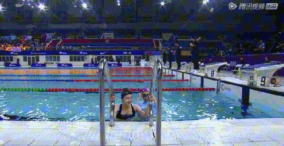 王子星解说陈小纭游泳过栏动图原版视频她的胸这么大是隆的吗