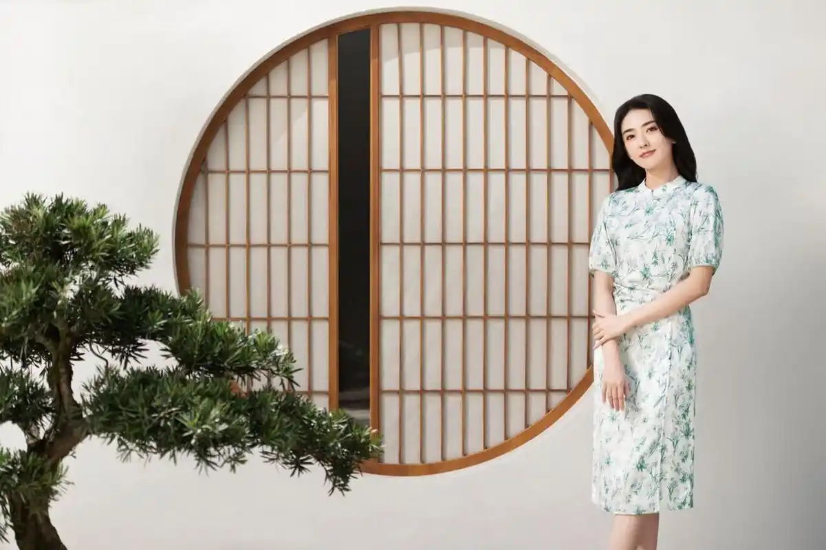 梁洁的一周穿搭# 91day1 【萱草琵琶裙】 取琵琶轮廓勾勒袖型 实用