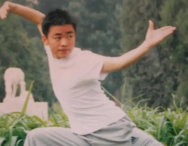 王宝强昔日少林寺习武照 明星昔日旧照豪宅揭秘